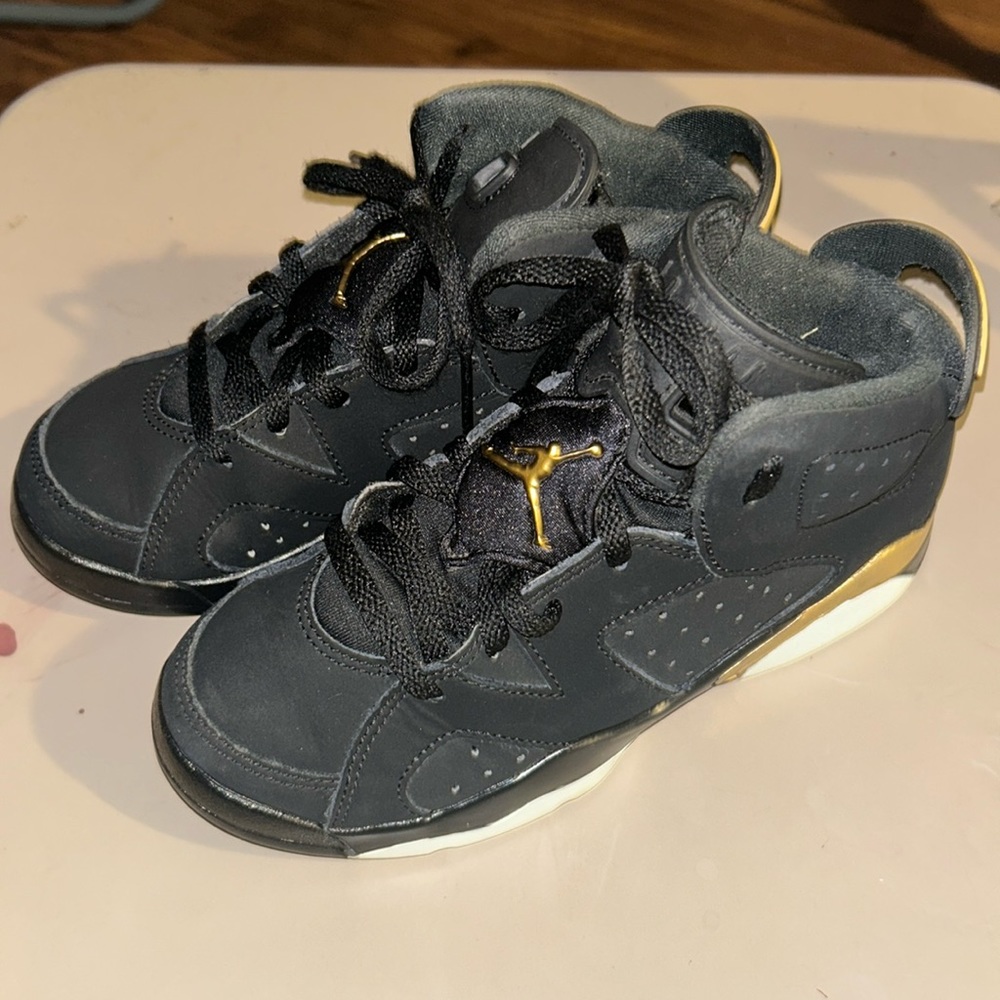 DMP Jordan 6 Black and Gold size 1Y